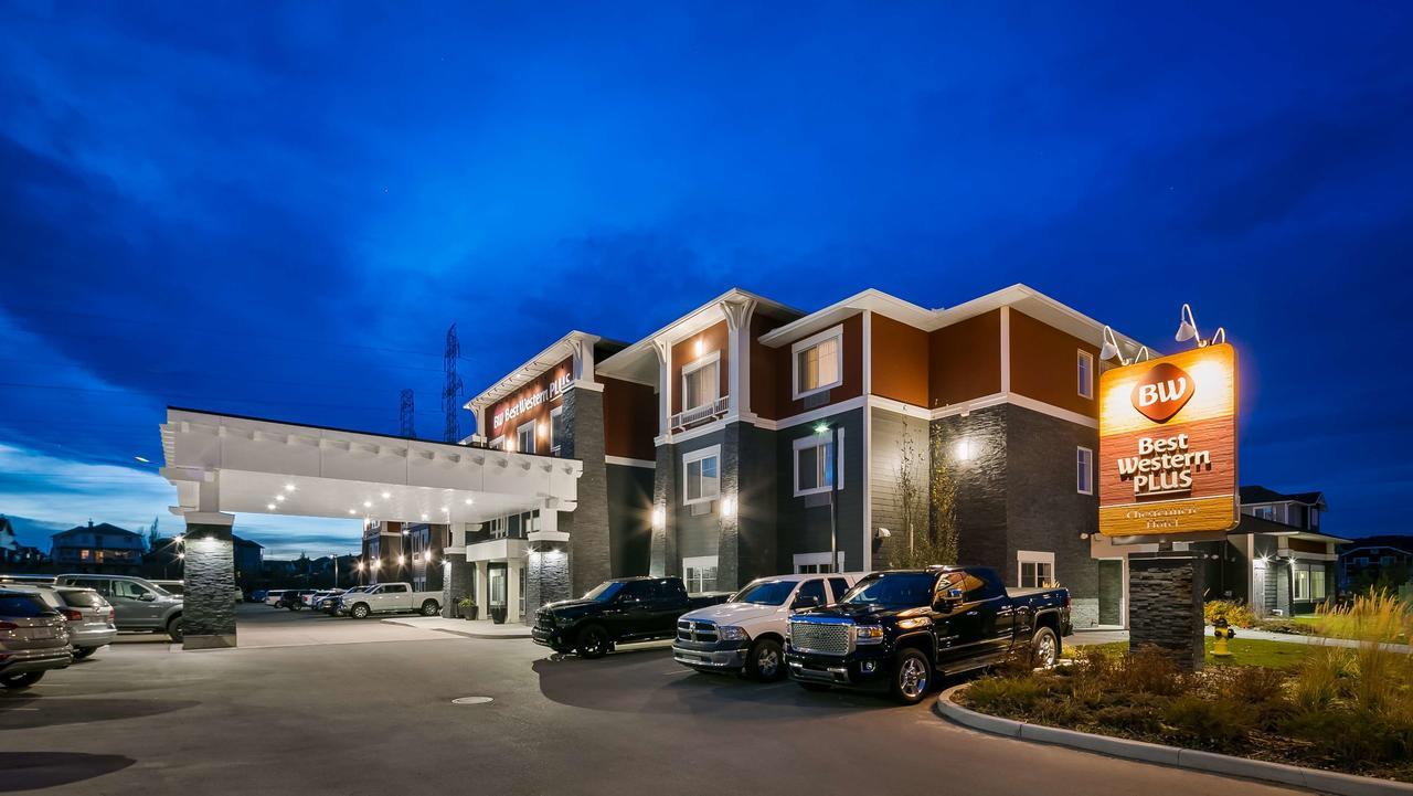 Best Western Plus Chestermere Hotel Extérieur photo
